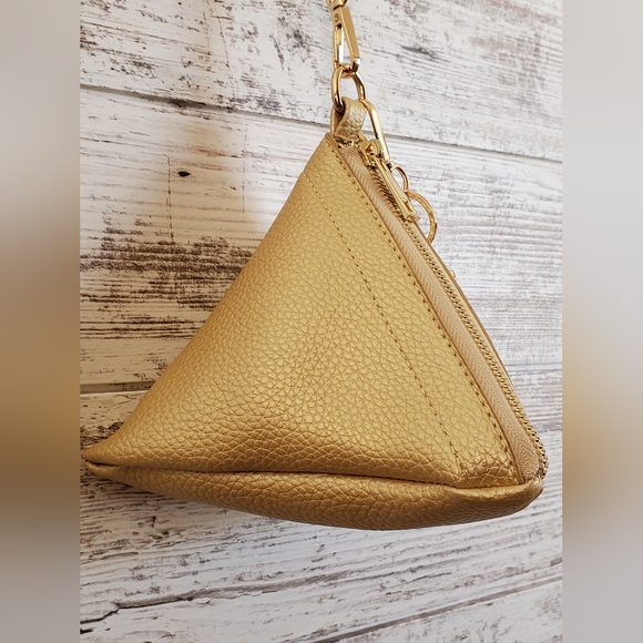 Pyramid-shaped Wristlet - Picture 6 of 12